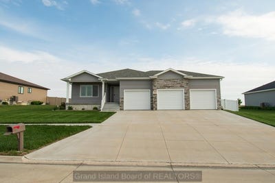/international/us/1113-w-33rd-st-hastings-ne-110108281472/