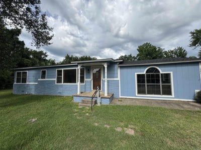 /international/us/1209-n-3rd-st-ozark-ar-110108469085/