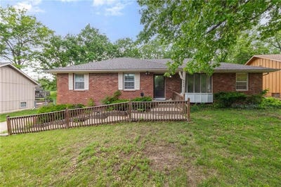 /international/us/6820-wildwood-drive-raytown-mo-110108571729/