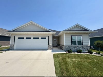 /international/us/1909-creekwood-court-manitowoc-wi-110101237702/?lang=en