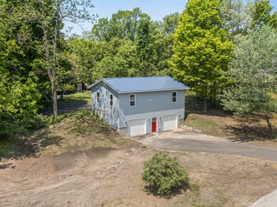 /international/us/7050-river-street-street-benzonia-mi-110100046273/