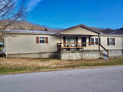/international/us/158-caloric-rd-mullens-wv-110106228527/