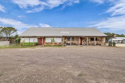 /international/us/4553-lake-felton-parkway-hallsburg-tx-110108200212/