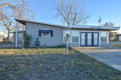/international/us/300-n-shore-brady-tx-110104956286/
