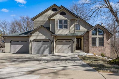 /international/us/1801-brown-deer-trail-coralville-ia-110098162824/