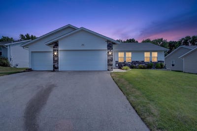 /international/us/3150-emerald-drive-janesville-wi-110119887232/