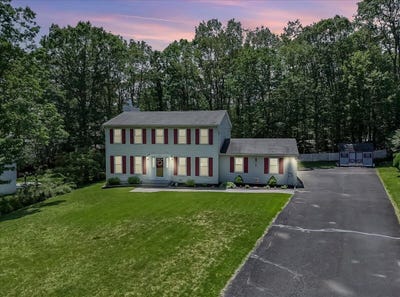 /international/us/9-cobblewood-drive-mount-pocono-pa-110106351740/