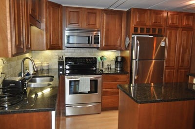 /international/us/2051-allen-boulevard-middleton-wi-110109252593/