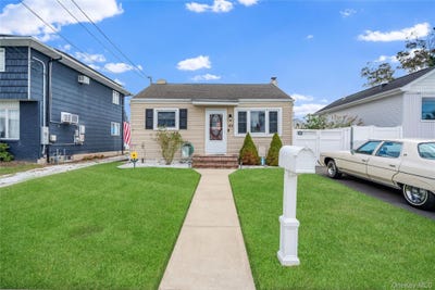 /international/us/101-miramar-boulevard-lindenhurst-ny-110120118491/