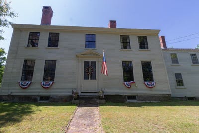 /international/us/30-liberty-street-south-berwick-me-110107398758/