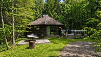 /international/us/438-old-bradley-road-st-johnsbury-vt-110104874243/