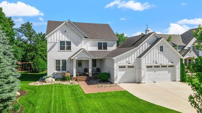 /international/us/2522-woods-drive-victoria-mn-110108917472/