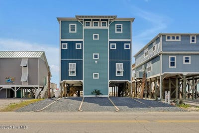 /international/us/4005-e-beach-drive-oak-island-nc-110103542355/