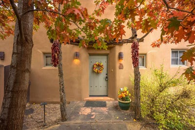 /international/us/405-kit-carson-road-taos-nm-110103228587/