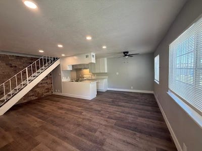 /international/us/4917-n-holt-avenue-fresno-ca-110107653605/