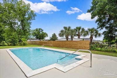 /international/us/635-whitney-dr-pensacola-fl-110108379093/