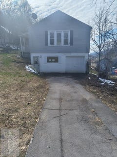 /international/us/204-cedar-st-bluefield-wv-110107436803/