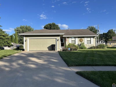 /international/us/7325-sw-26th-ct-topeka-ks-110108819971/