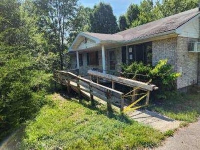 /international/us/76-box-bear-tra-beattyville-ky-110100692812/