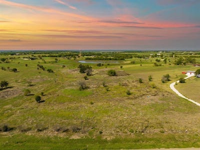 /international/us/7984-lone-star-parkway-moody-tx-110107540363/