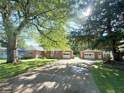/international/us/425-cherry-avenue-n-annandale-mn-110099375513/