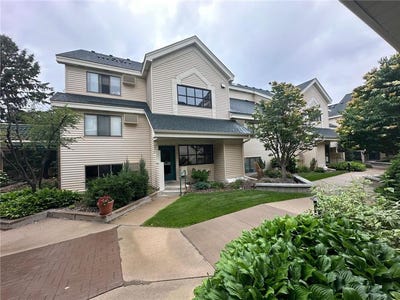 /international/us/7631-edinborough-way-edina-mn-110099037505/