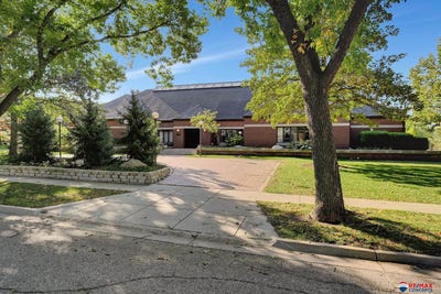 /international/us/2425-ridge-road-lincoln-ne-110095001623/