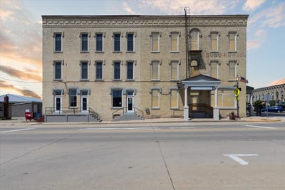 /international/us/1101-1st-center-avenue-brodhead-wi-110101177890/