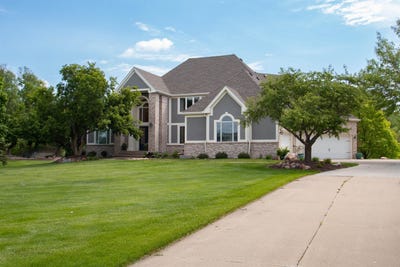 /international/us/946-wynstone-drive-jefferson-sd-110107637054/