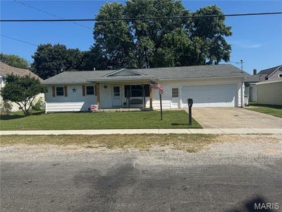 /international/us/415-w-henry-street-staunton-il-110101483117/