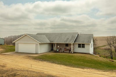 /international/us/5995-section-line-road-dodgeville-wi-110098760125/