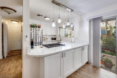 /international/us/7304-empress-drive-las-vegas-nv-110109060390/