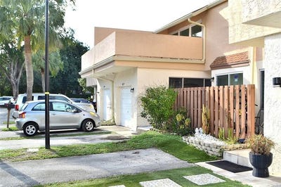 /international/us/8237-nw-8th-court-plantation-fl-110106440486/
