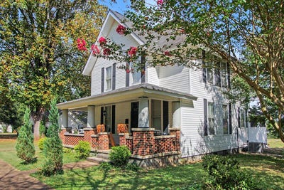 /international/us/207-magnolia-avenue-south-pittsburg-tn-110110240062/