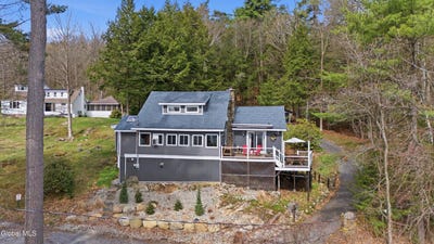 /international/us/12-snyder-road-lake-george-ny-110107482610/