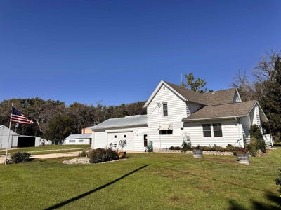 /international/us/2881-silver-ave-sanborn-ia-110119691873/