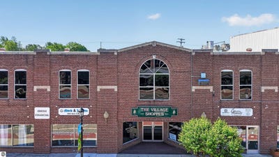 /international/us/108-e-center-street-ithaca-mi-110108540060/