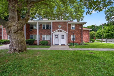 /international/us/2710-south-road-poughkeepsie-ny-110100882097/