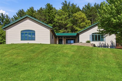 /international/us/19845-e-sandy-hill-drive-augusta-wi-110108344515/