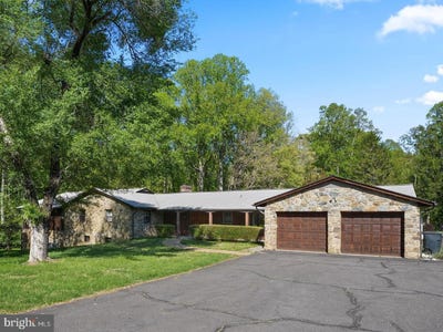 /international/us/6713-briarcroft-street-clifton-va-110105711034/
