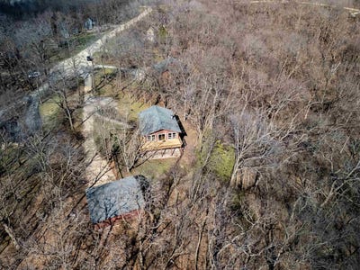 /international/us/10-cayuga-trail-galena-il-110107285182/