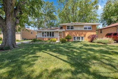 /international/us/7924-74th-place-bridgeview-il-110108280894/