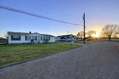 /international/us/1002-willow-street-mexia-tx-110106239555/