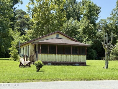 /international/us/217-w-south-street-rose-hill-nc-110101069025/