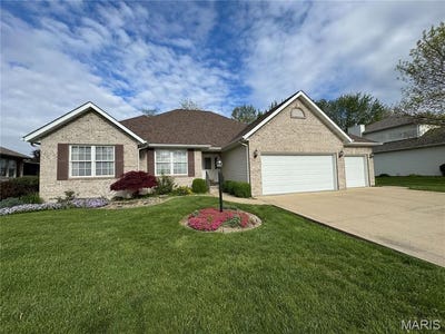 /international/us/723-stonecreek-drive-staunton-il-110099121008/
