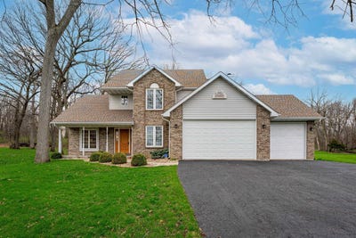 /international/us/227-foxfire-place-rockton-il-110107316302/