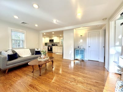 /international/us/19-tevyaw-road-hyannis-ma-110120669780/