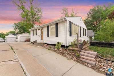 /international/us/1924-s-west-ave-sioux-falls-sd-110108060622/