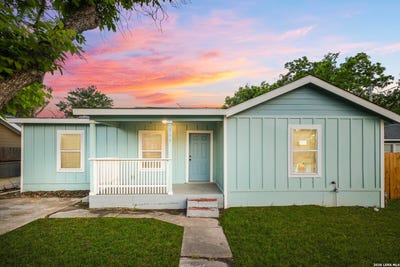 /international/us/559-w-nacogdoches-st-new-braunfels-tx-110107992082/