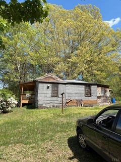 /international/us/2402-bedford-highway-lynch-station-va-110108077071/